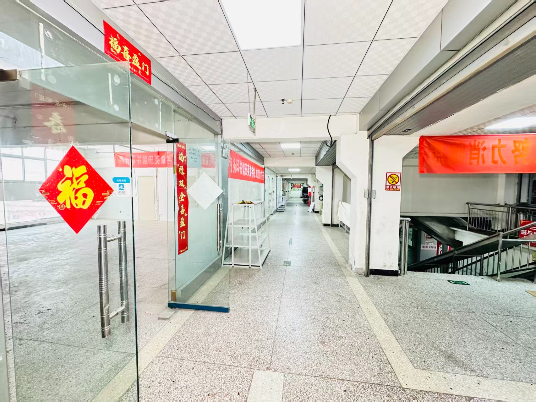 南盟巷灵活办公空间，满足企业不同发展阶段需求 ✨ 商业配套完善，助力企业快速成长 ✨ AI产业资源链接，共建创新生态 ✨ 办公、展示、运营一体化空间  现在入驻，抢占AI产业发展新赛道！